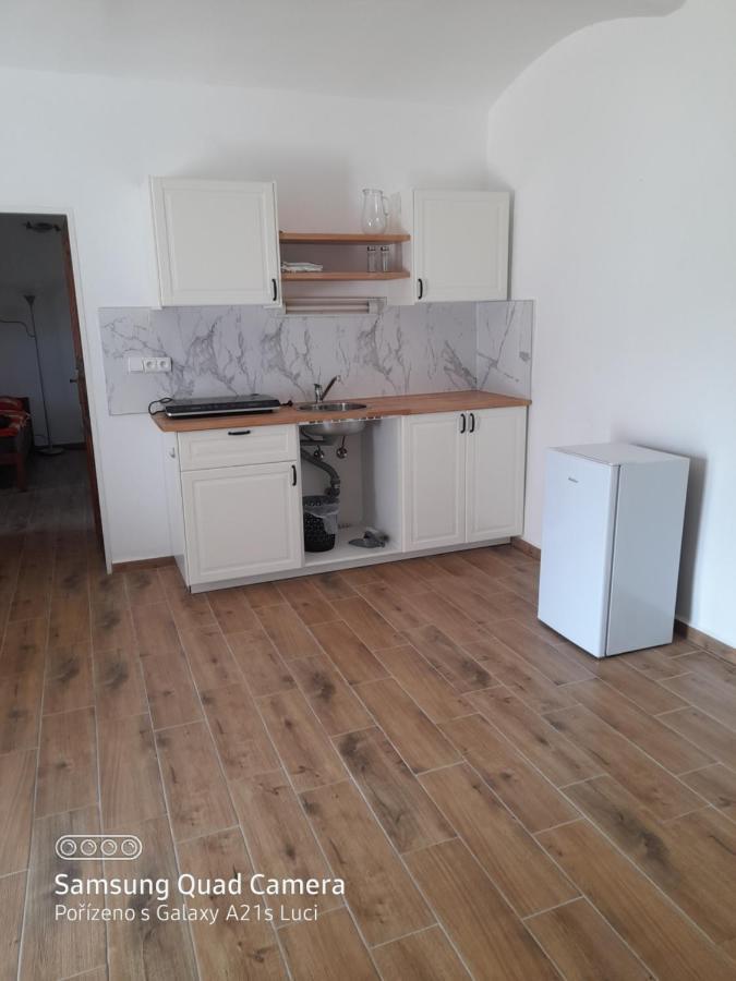 Kojan Apartment Jilovice Bagian luar foto