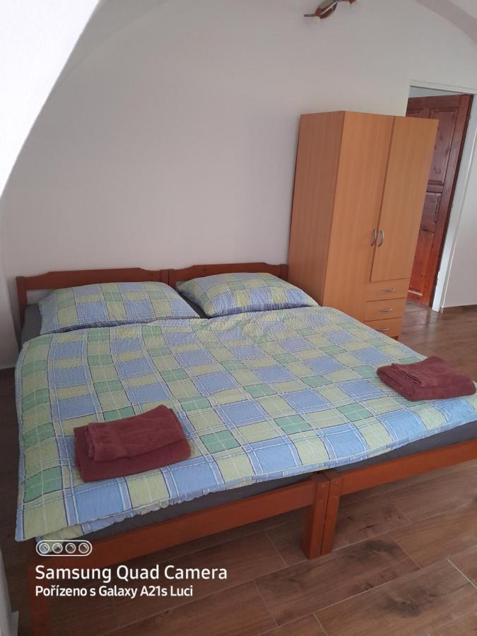 Kojan Apartment Jilovice Bagian luar foto