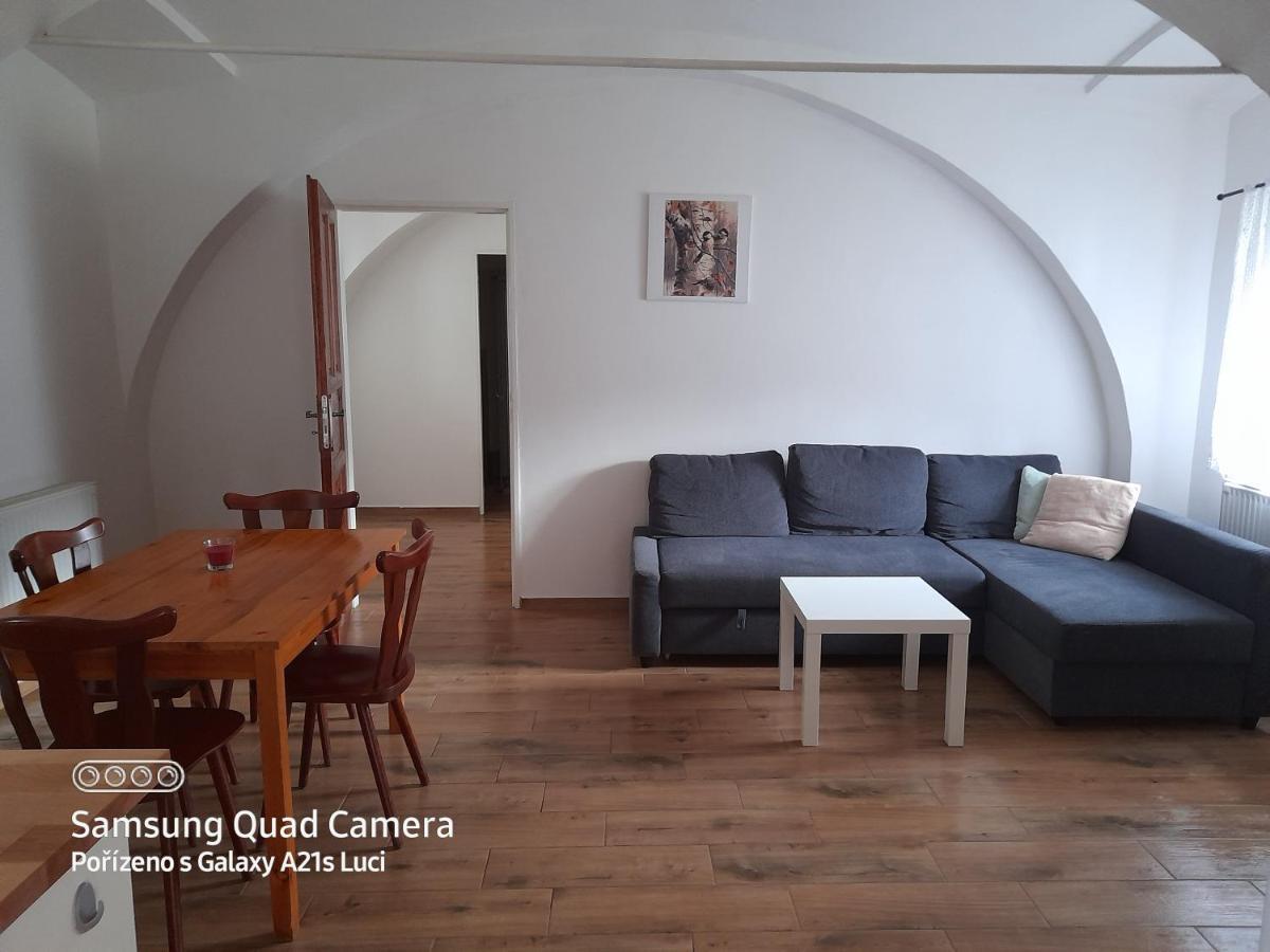 Kojan Apartment Jilovice Bagian luar foto