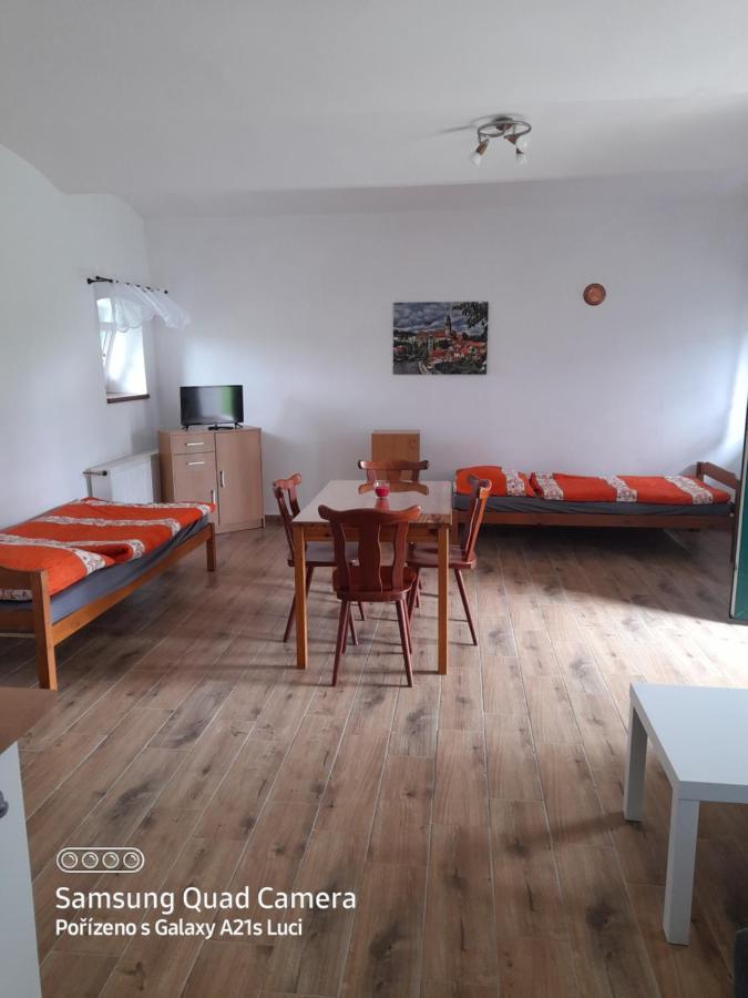 Kojan Apartment Jilovice Bagian luar foto