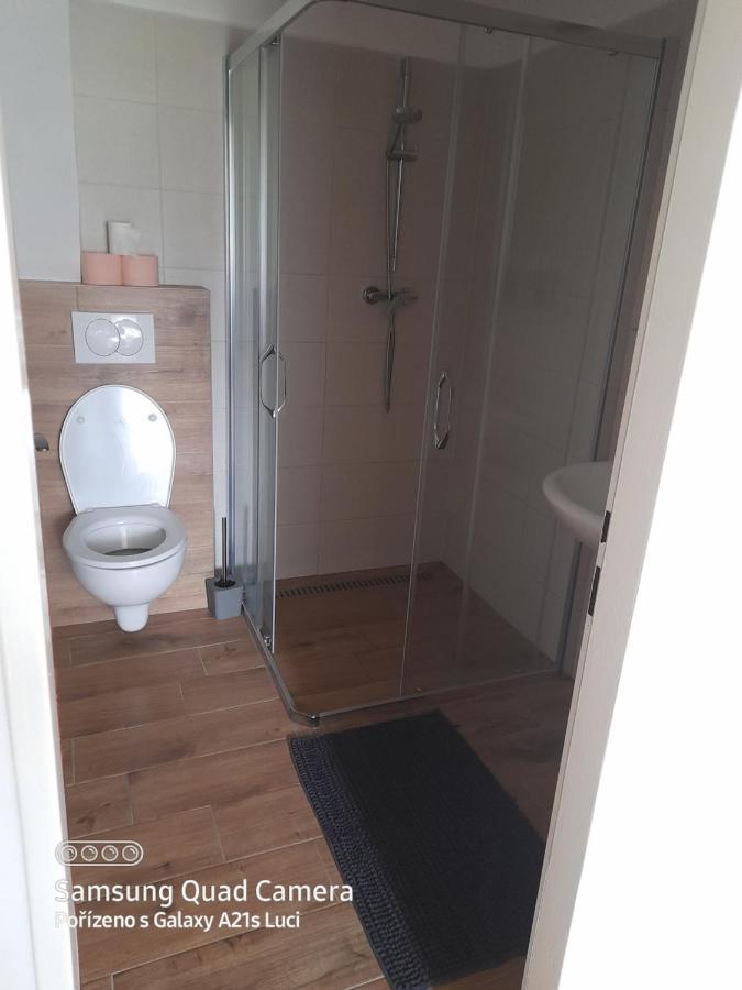 Kojan Apartment Jilovice Bagian luar foto